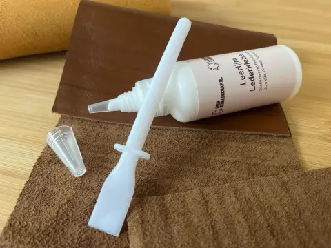 Applikator f&uuml;r Lederkleber   01