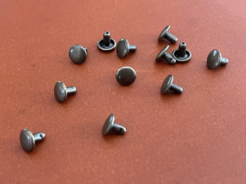 Geschlossene Hohlnieten, 50 Sets   01