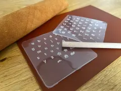 Stanzschablonen mit Zahlen & Buchstaben   01