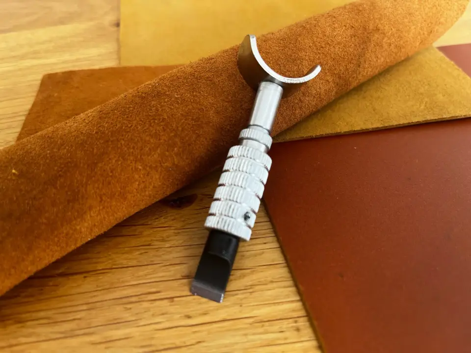 Swivel knife   01