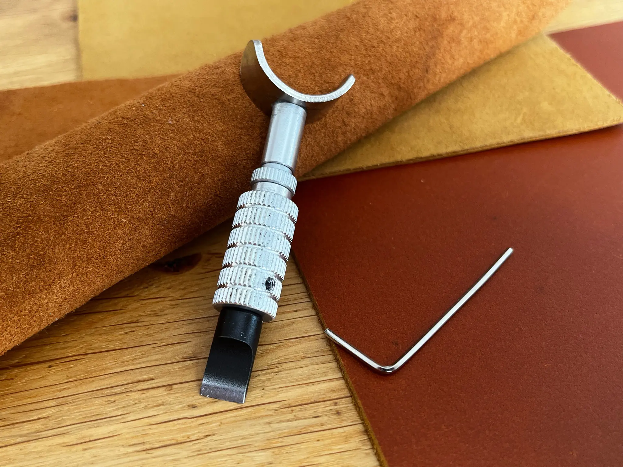 Swivel knife 05