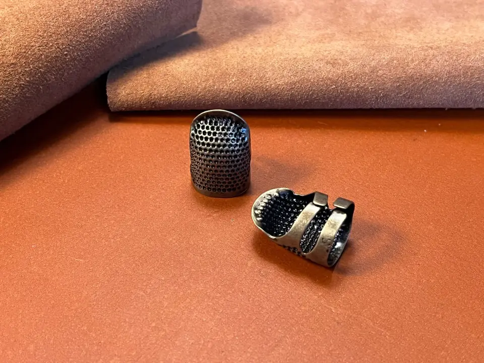 Verstellbarer Fingerhut   01
