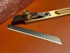 Verstellbarer Messer mit 10 Ersatzklingen   02