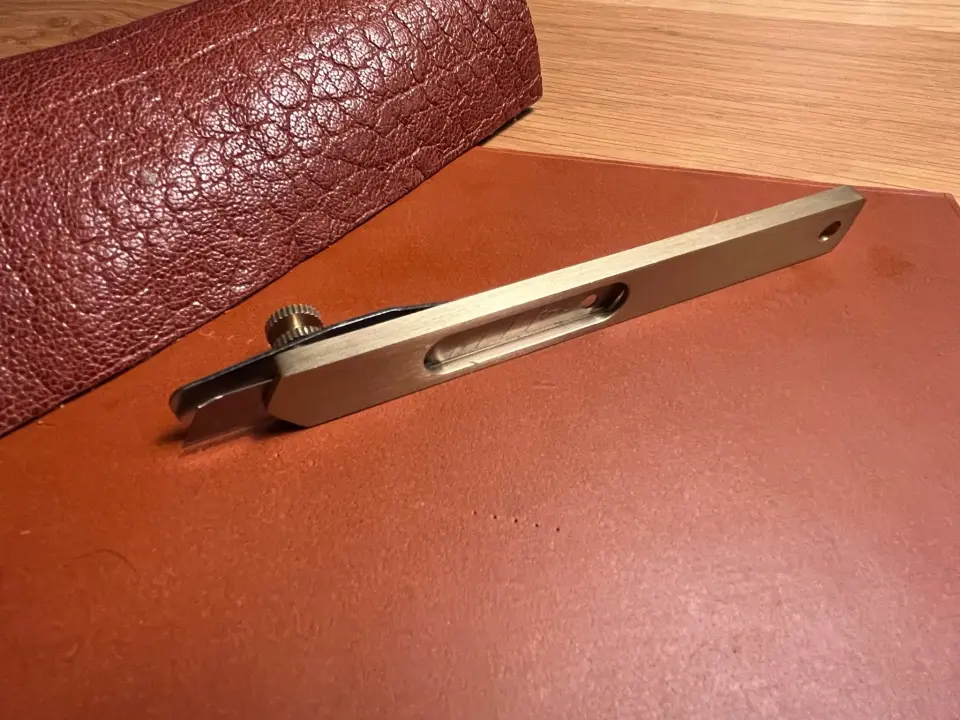 Verstellbarer Messer mit 10 Ersatzklingen   03